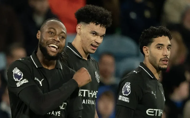 اشتداد المنافسة على لقب الدوري الإنجليزي الممتاز بعد ختام الجولة 29 المثيرة